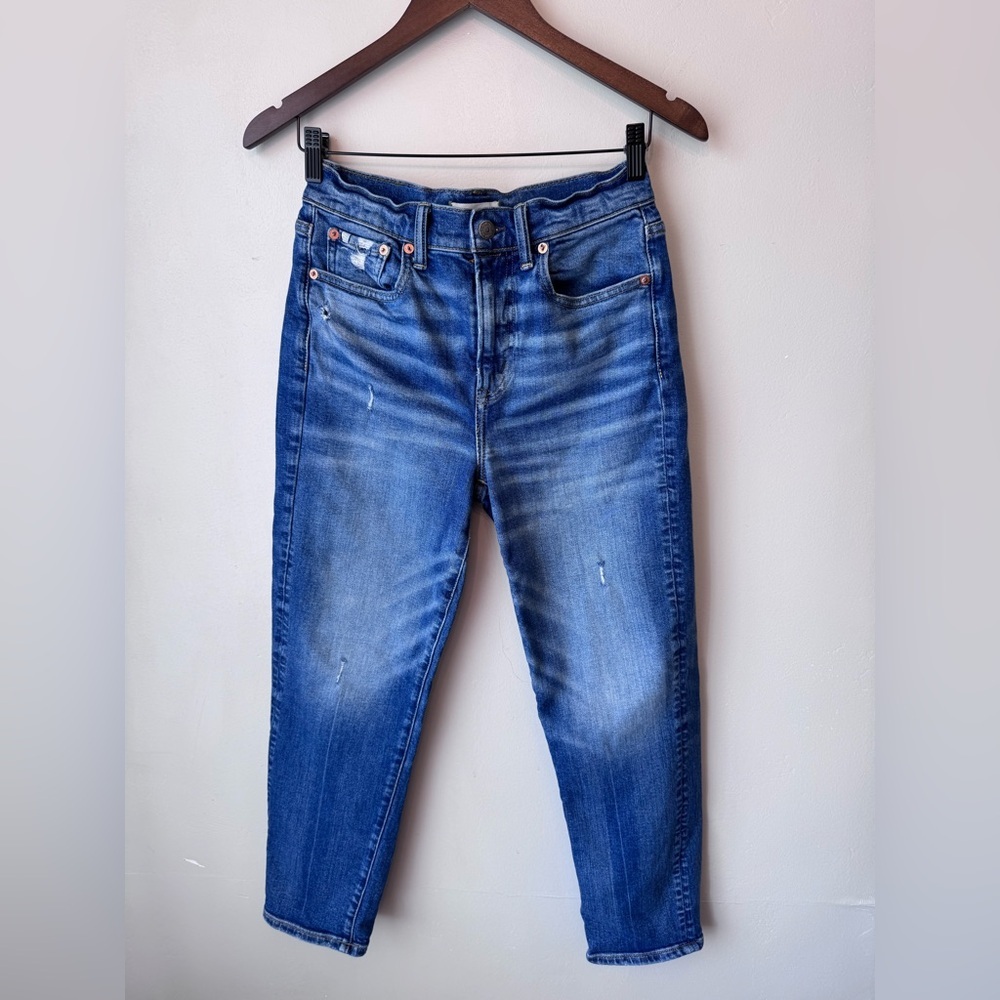 American Eagle Mom Jean short with Natural Fading​